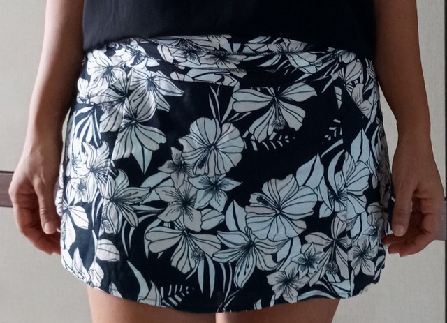Saia curta estampada.
