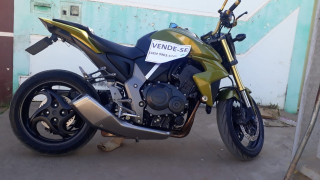 MOTO CB 1000R