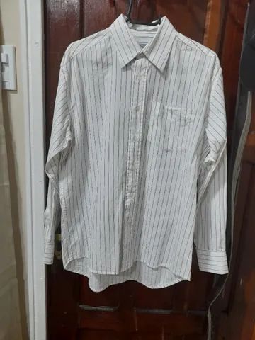 Camisa social companhia do terno.