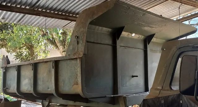 Vende-se caçamba para caminhão basculante