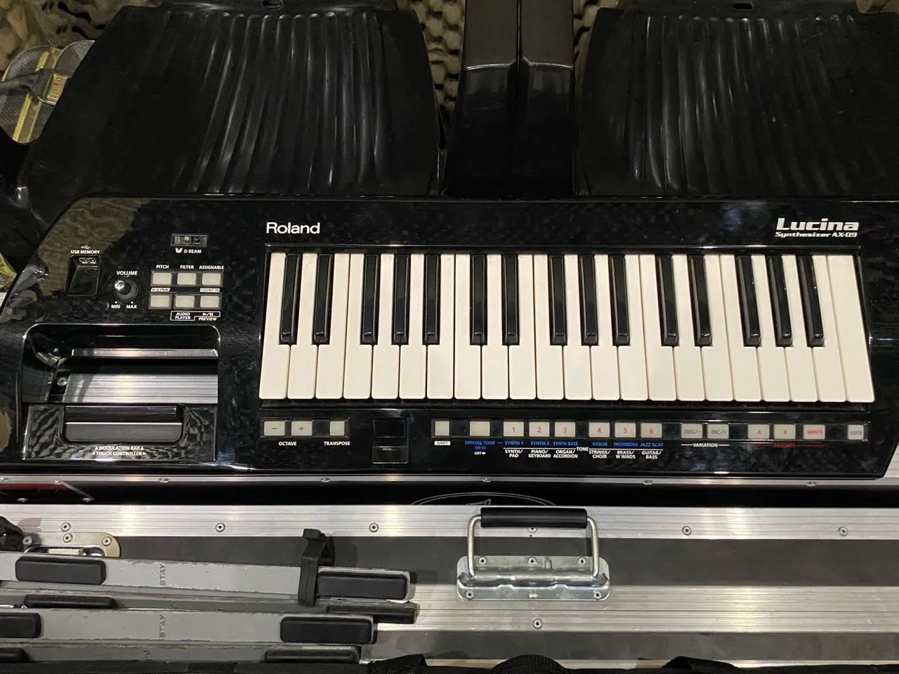 Teclado Roland AC-09 Lucina Novíssimo 