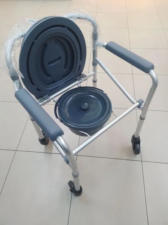 Cadeira de banho de alumínio desmontável  - Foto 2