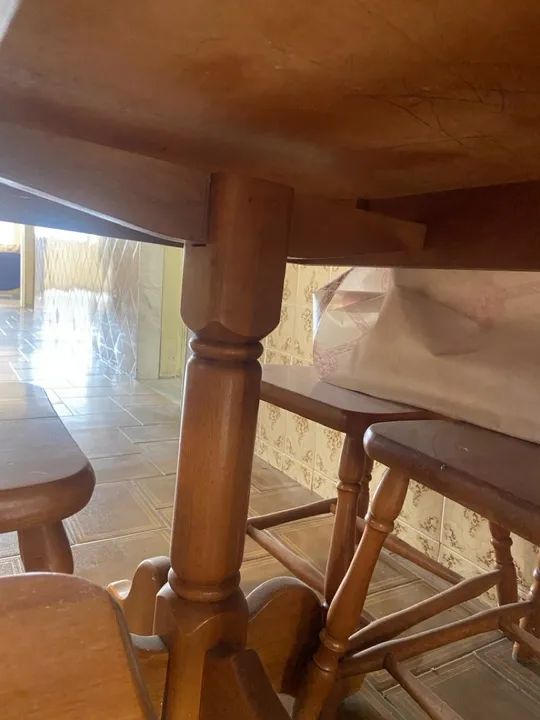 Mesa de madeira com 06 cadeiras - Foto 5