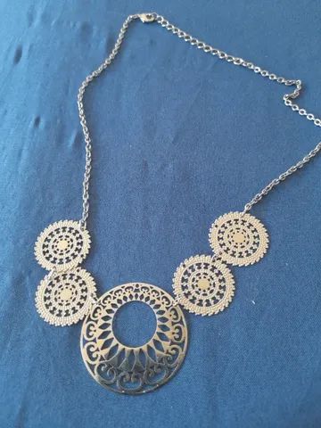 Colar prateado detalhes círculos - Foto 3