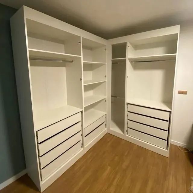 CLOSET CABIDEIRO COM GAVETAS E CANTONEIRA 
