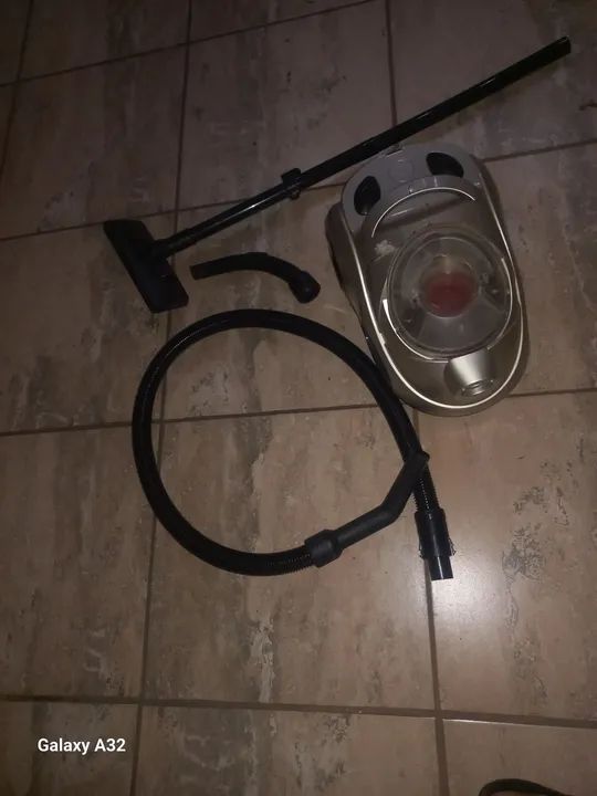 ASPIRADOR DE PÓ BRITÂNIA 1650W EM EXCELENTE ESTADO