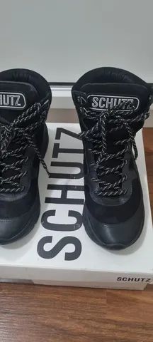 sneaker snow black, schutz, couro, 36, usado 1 vez - Foto 3