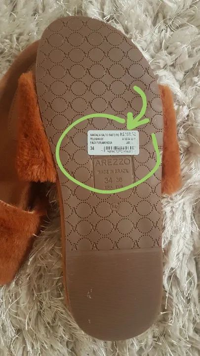 Chinelo de Pelos Arezzo 50% OFF - Foto 3