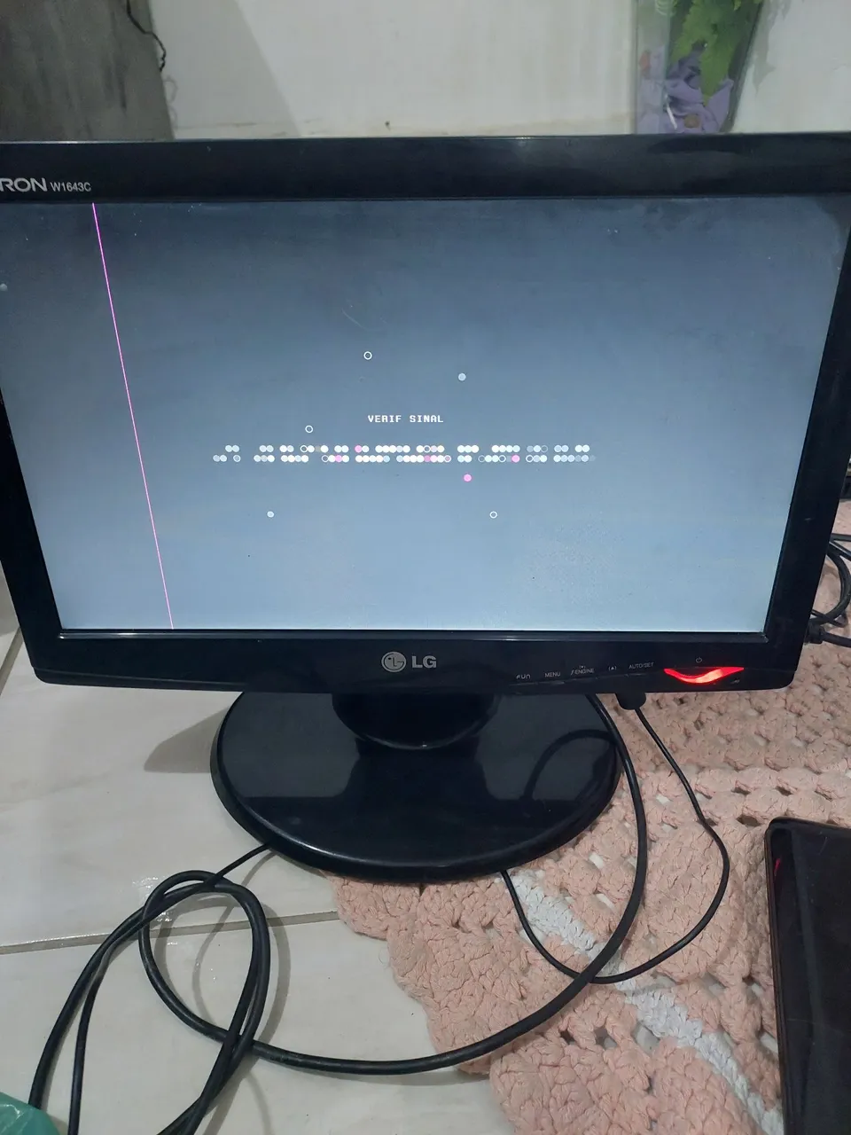 Monitor LG 16 polegadas c pequeno detalhe