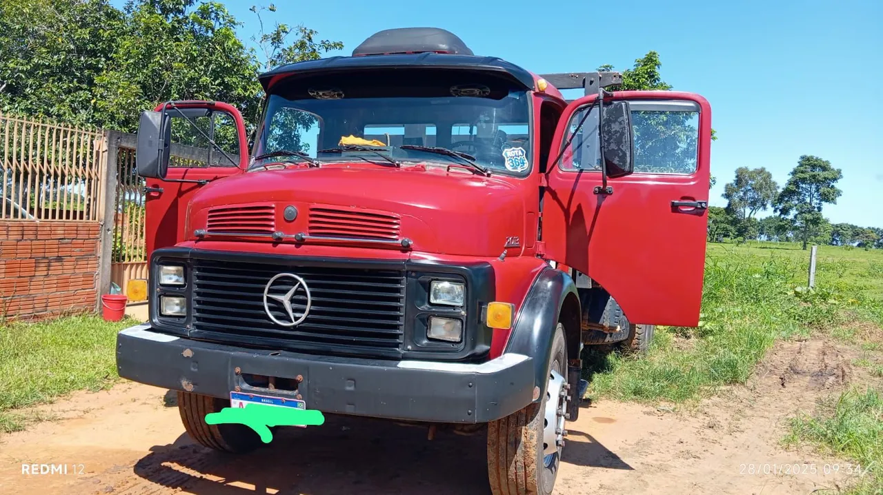 Mercedes-Benz 2013 - Vermelho