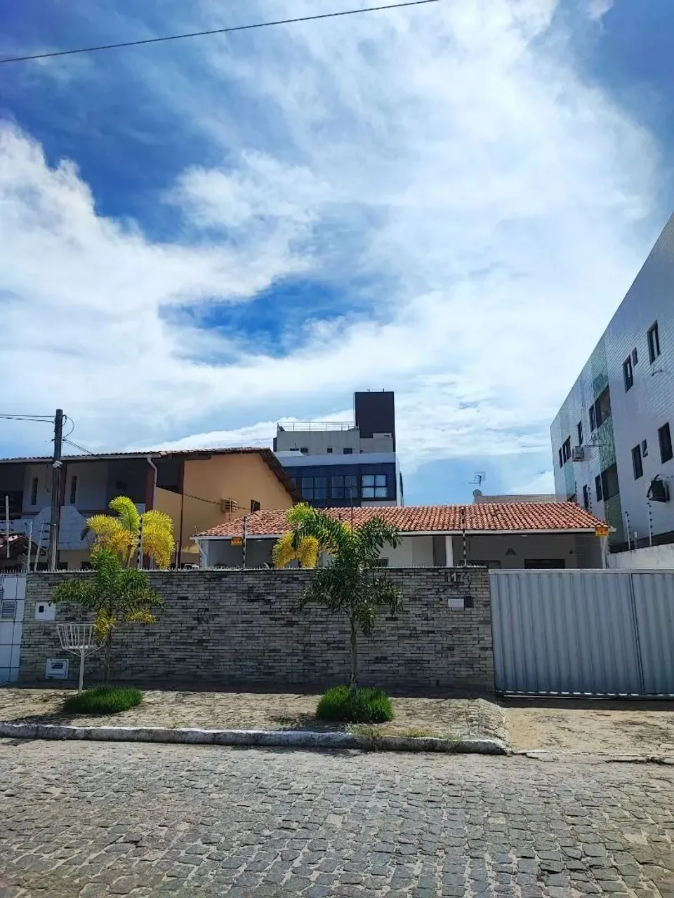 Imóvel para venda possui 180 metros quadrados com 3 quartos em Bessa - João Pessoa - PB