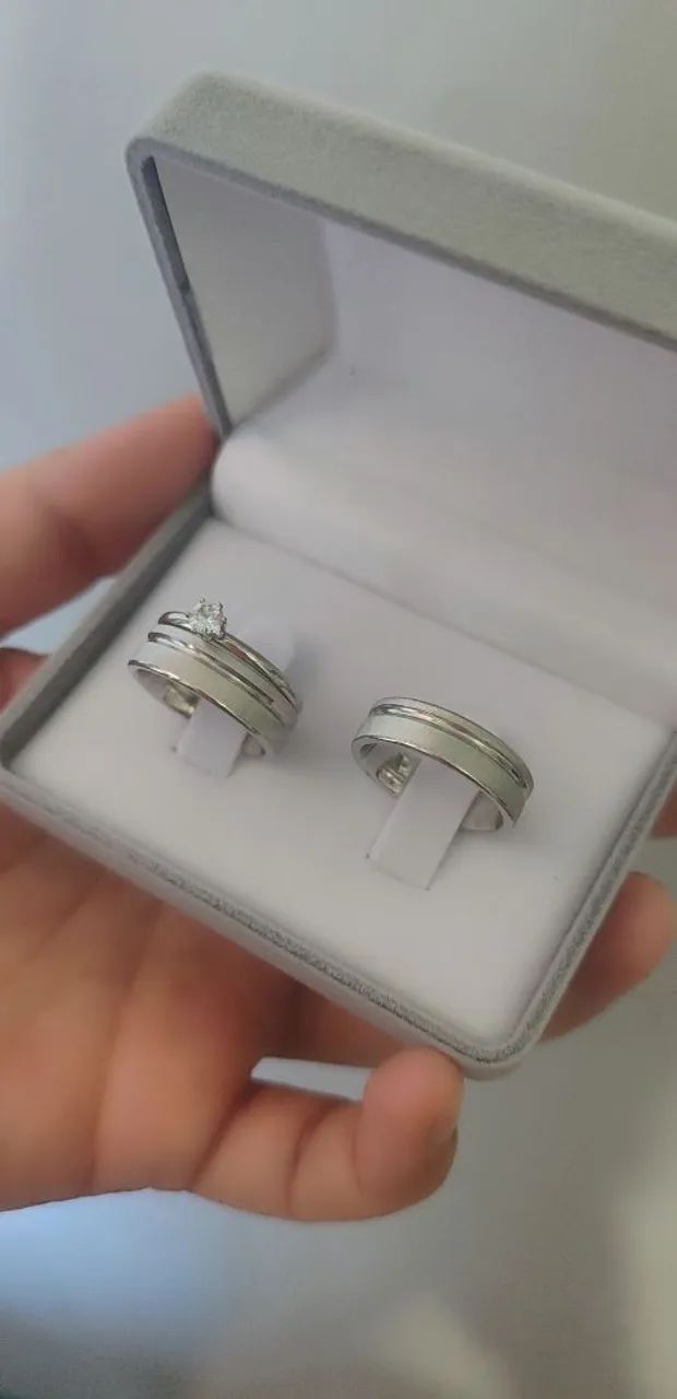 Par Alianças 6mm acetinado com friso+Solitário  - Foto 4