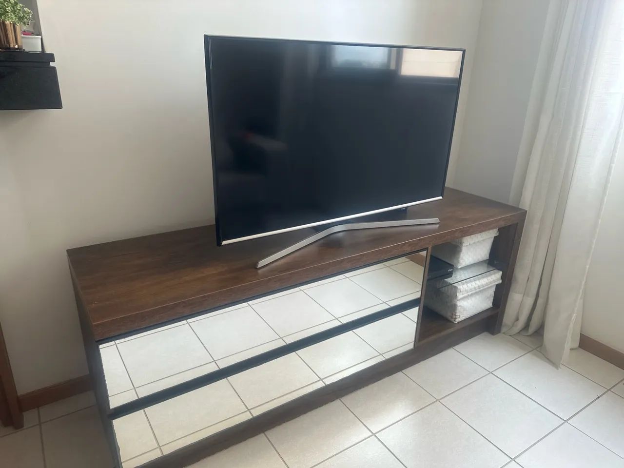 Rack de TV com 2 gavetas espelhadas - Foto 3