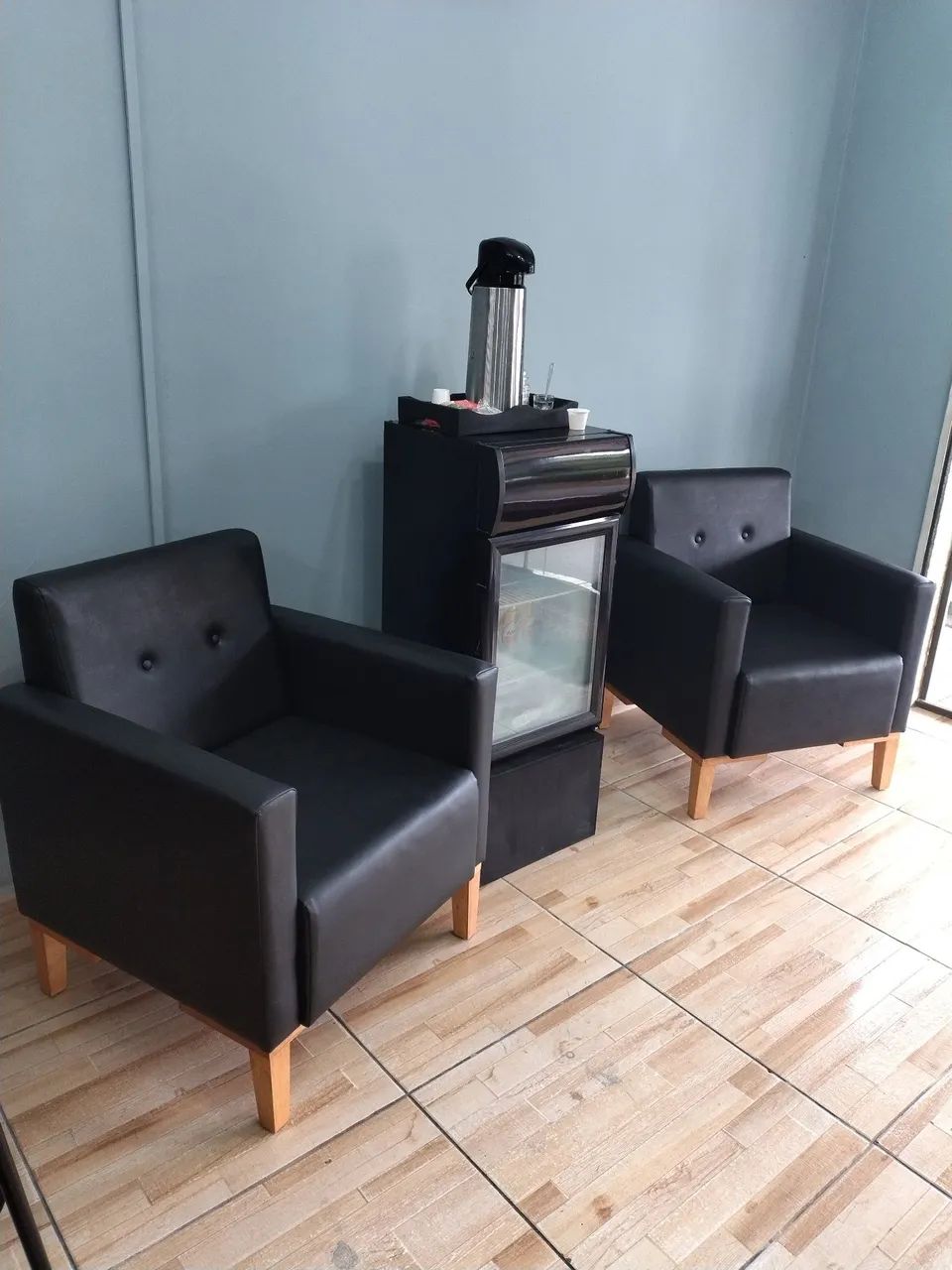 Poltronas Novas Couro sintetico  - Foto 4