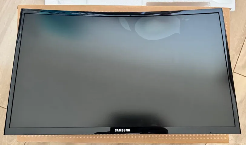 Monitor Curvo Samsung F390 24" C24F390FHL Tela Quebrada