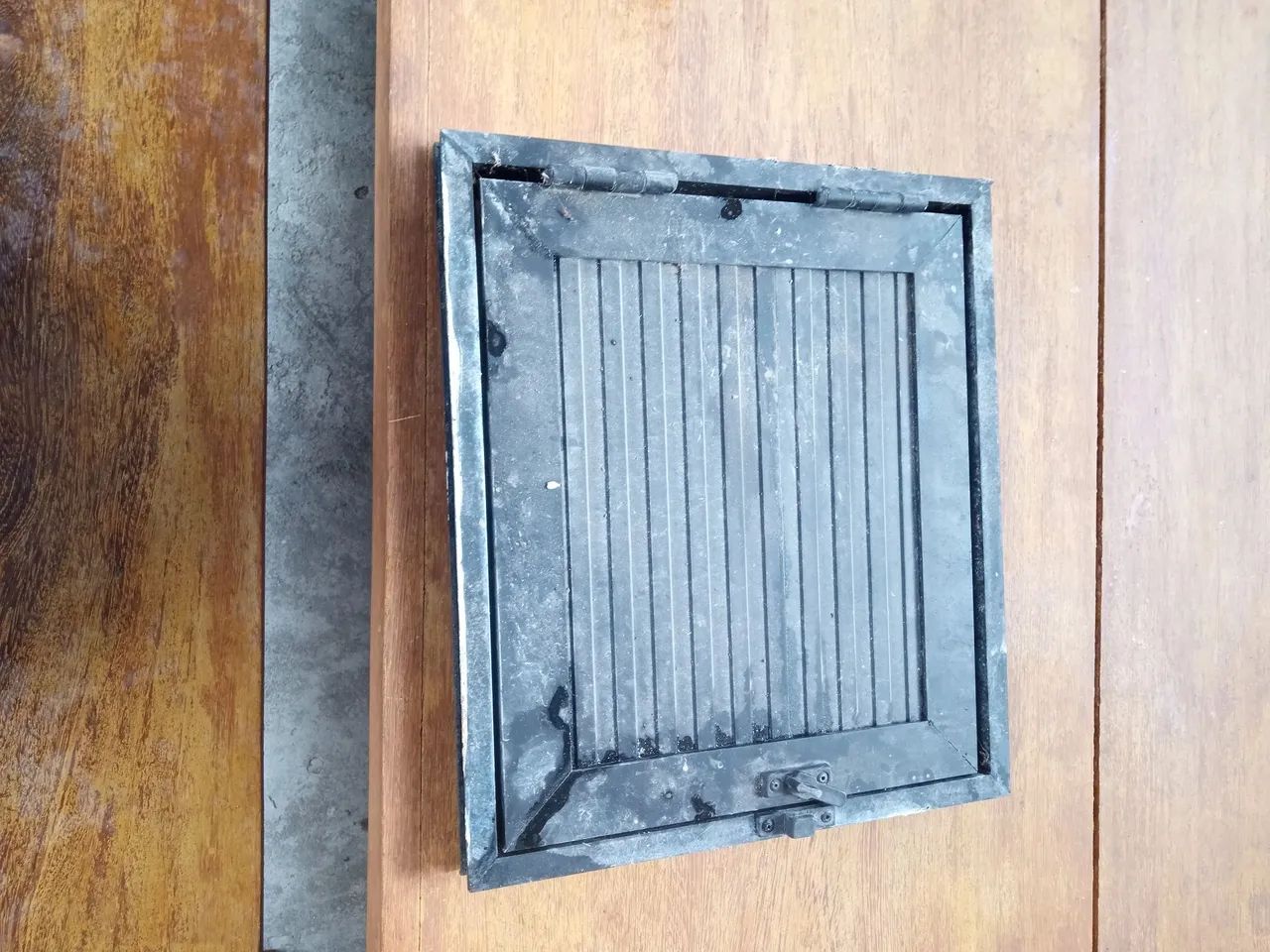 Portinhola alumínio preto 0,37 X 0,40cm