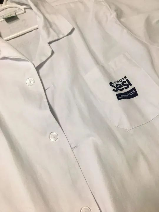 Estou doando um jaleco novo do Colégio Sesi