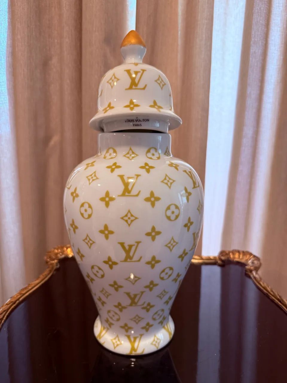 Potiche Louis Vuitton Luxo clássico em tom de Fendi Móveis - Main Image