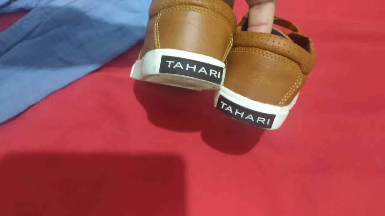 Tênis Tahari Marrom