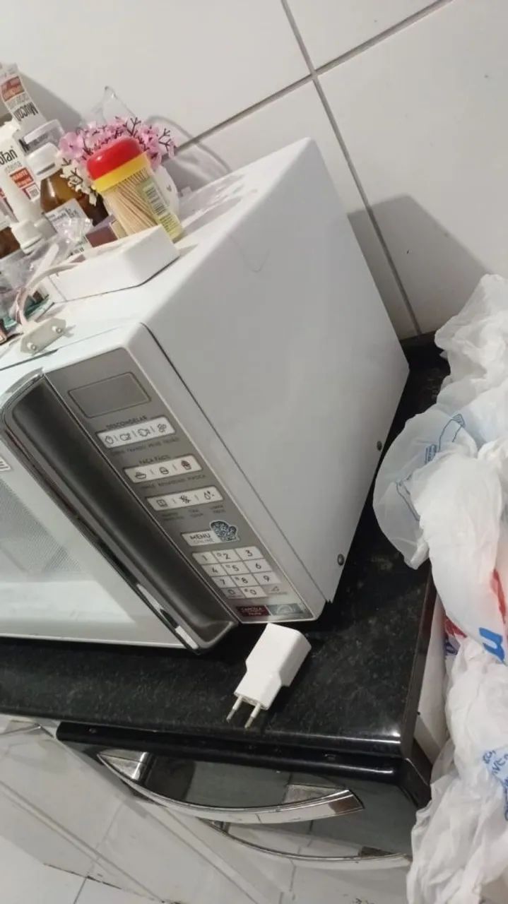 Vendo micro-ondas tudo funcionando perfeitamente  - Foto 2