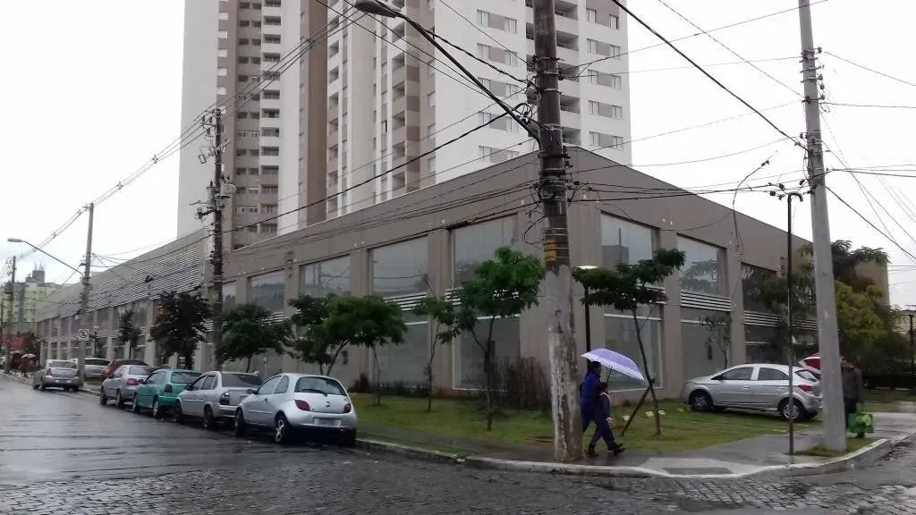 LINDOS SALÕES COMERCIAIS NOVOS NO BAIRRO DO JAÇANÃ EM RUA DE GRANDE MOVIMENTO.