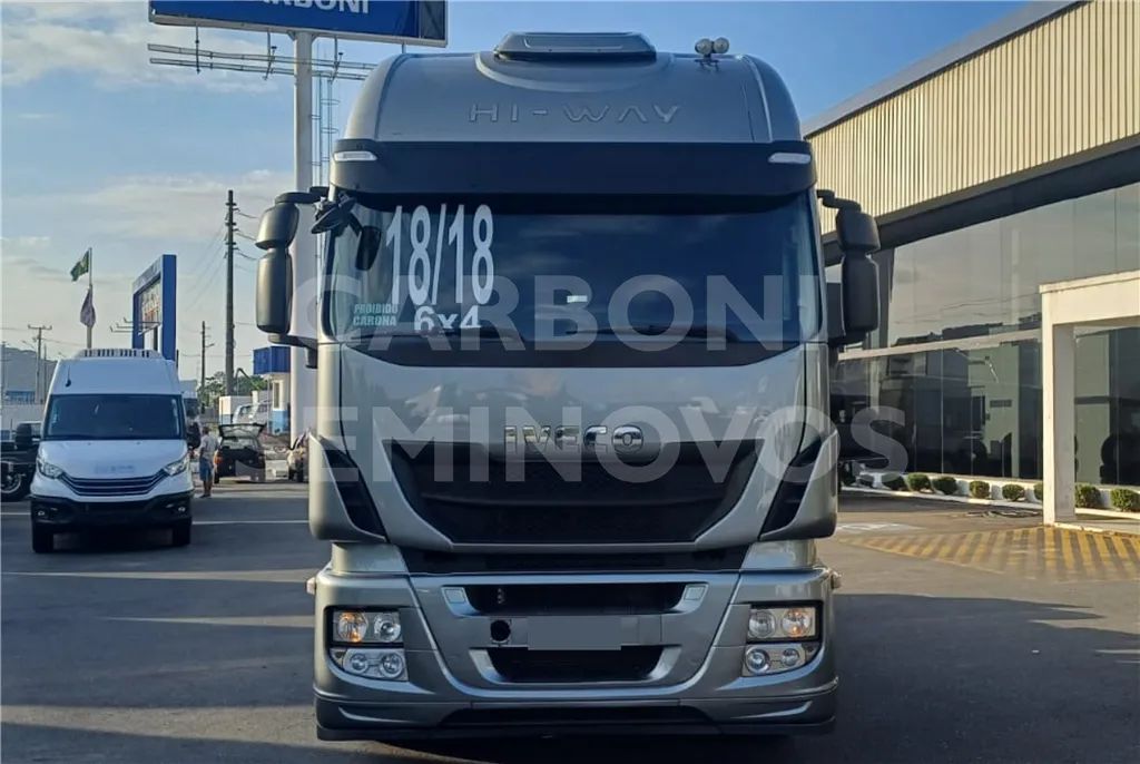 IVECO STRALIS HI WAY 800S56TZ 6X4 2018/2018 - Caminhões - São