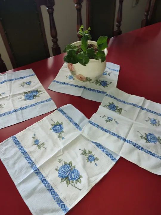 Toalha de mesa com guardanapos - Foto 3