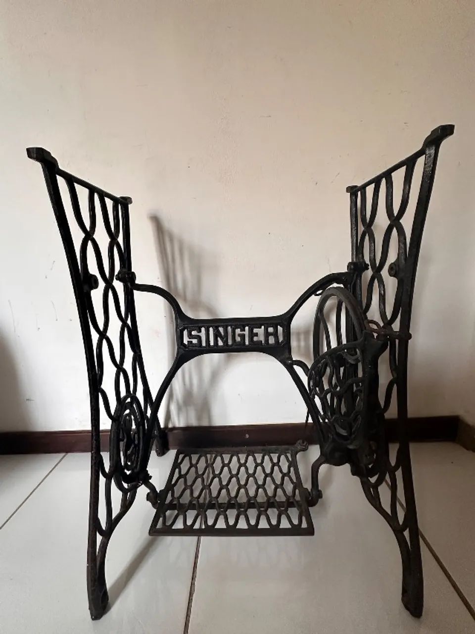 Pé de Máquina Antiga - Foto 2