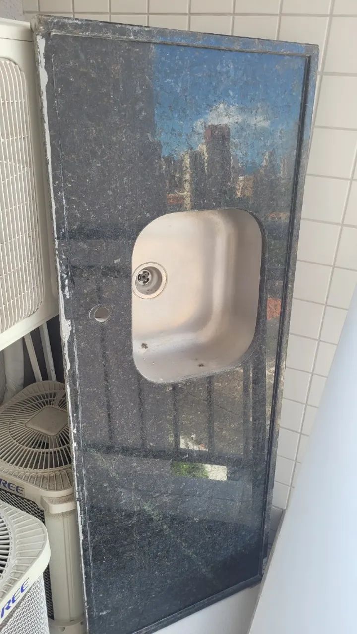 Pia de cozinha - QUASE NOVA - com torneira! - Foto 2