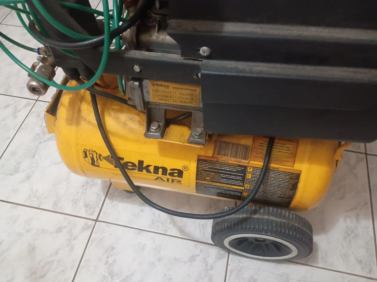 Compressor de Ar Tekna 2HP 24 litros pouco uso - Foto 4