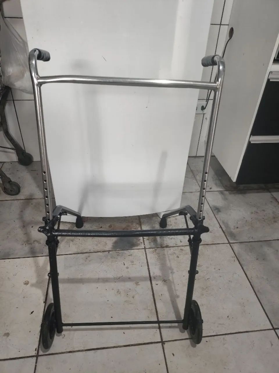 ANDADOR TRIANGULAR PARA LOCOMOÇÃO PARA IDOSO - Foto 2