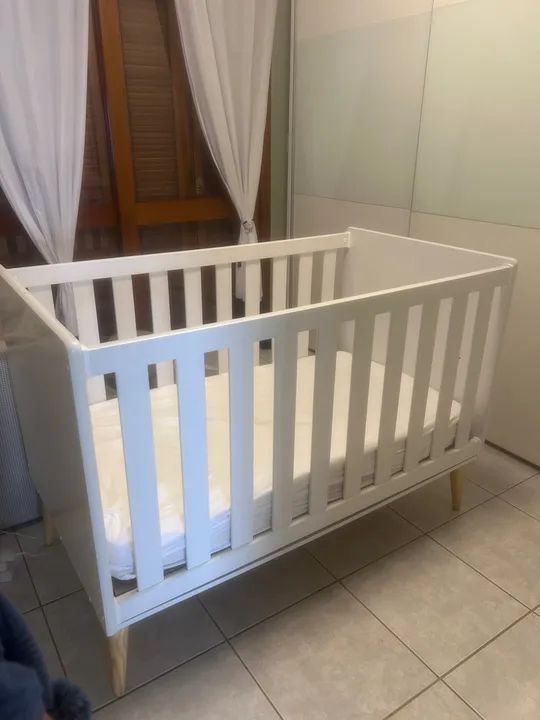 Berço de bebê + colchão 