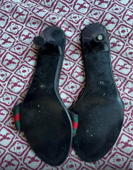 Sandálias Gucci Preta - Foto 2
