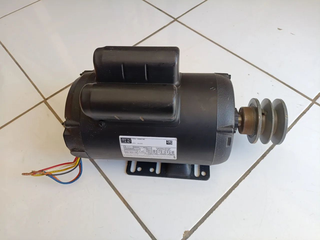 Motor monofásico WEG 3 CV