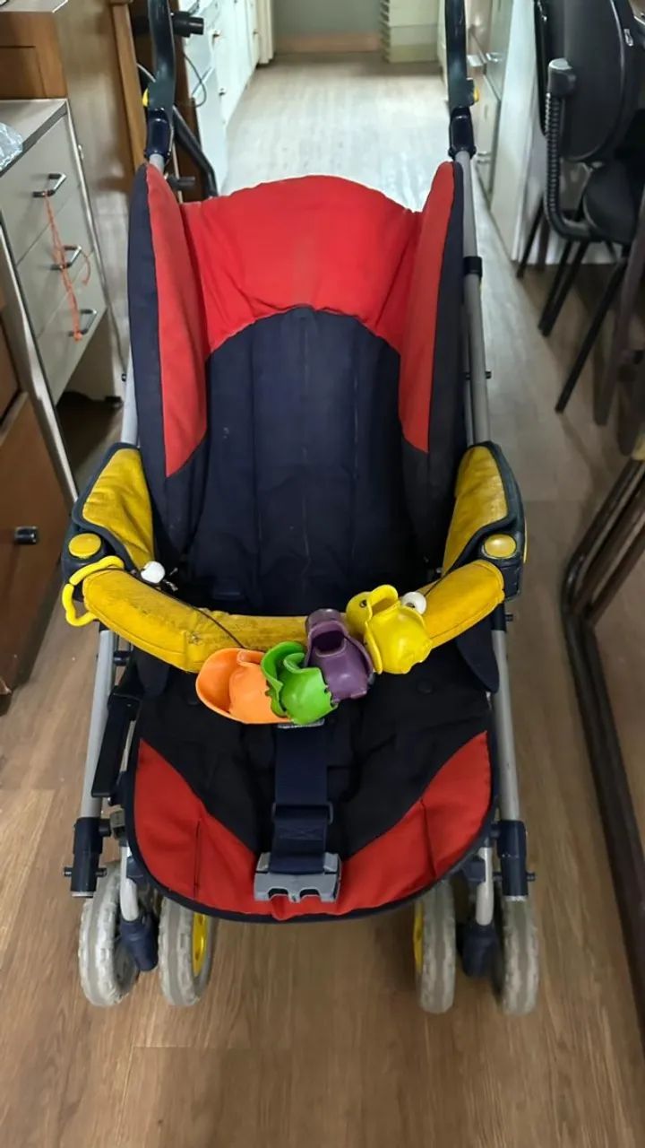 Carrinho de Bebê Azul e Vermelho da Peg Perego - Foto 2