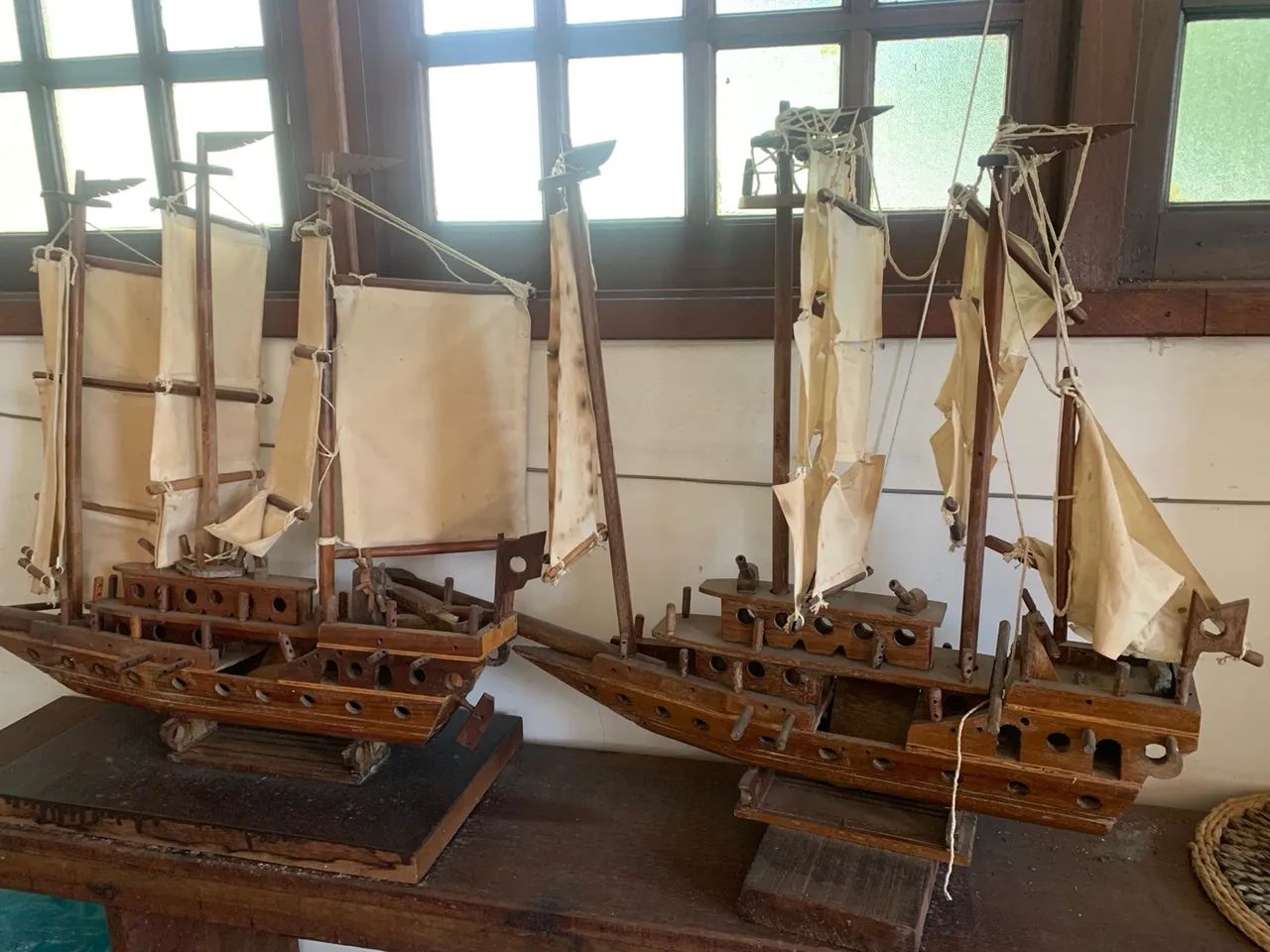 Conjunto de veleiros de madeira antigos 