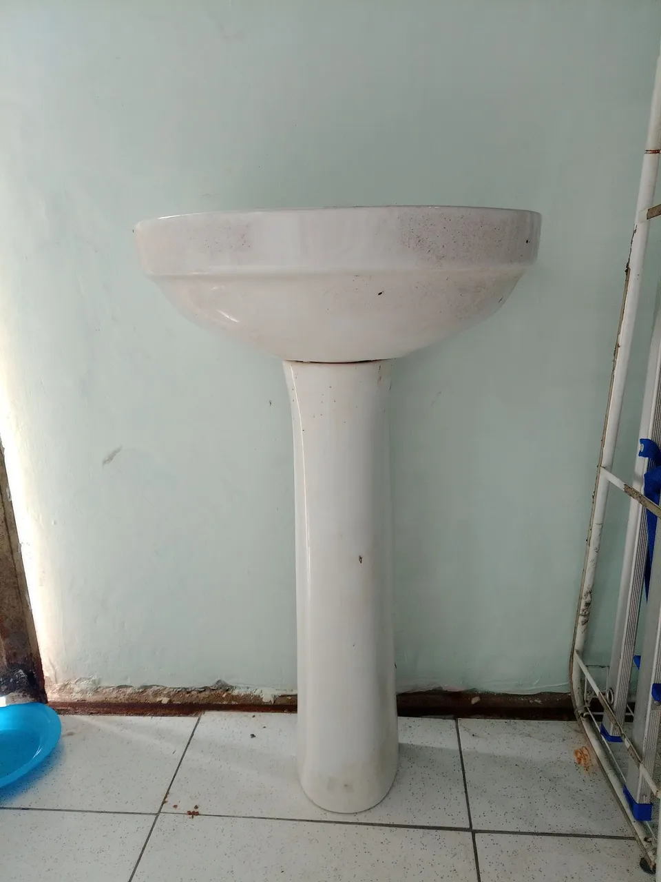 Cuba de cerâmica com pedestal