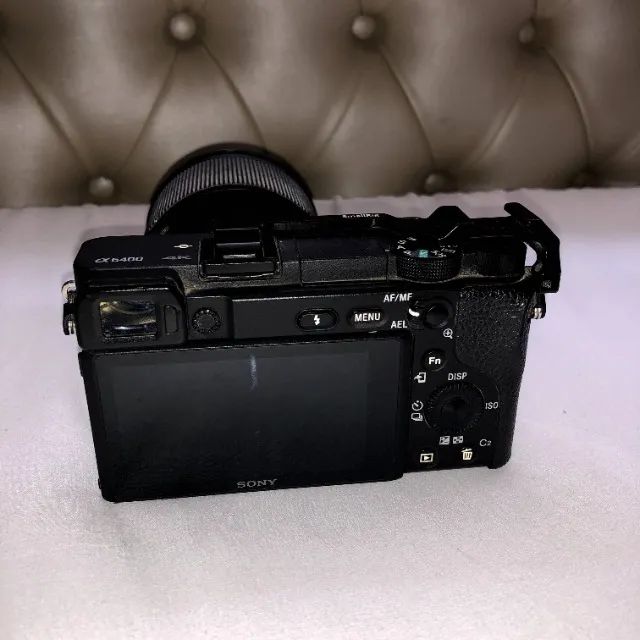 Sony A6400 + Lente Sigma 16mm F 1.4 + 2 Baterias + Carregador + Cabo - Foto 3