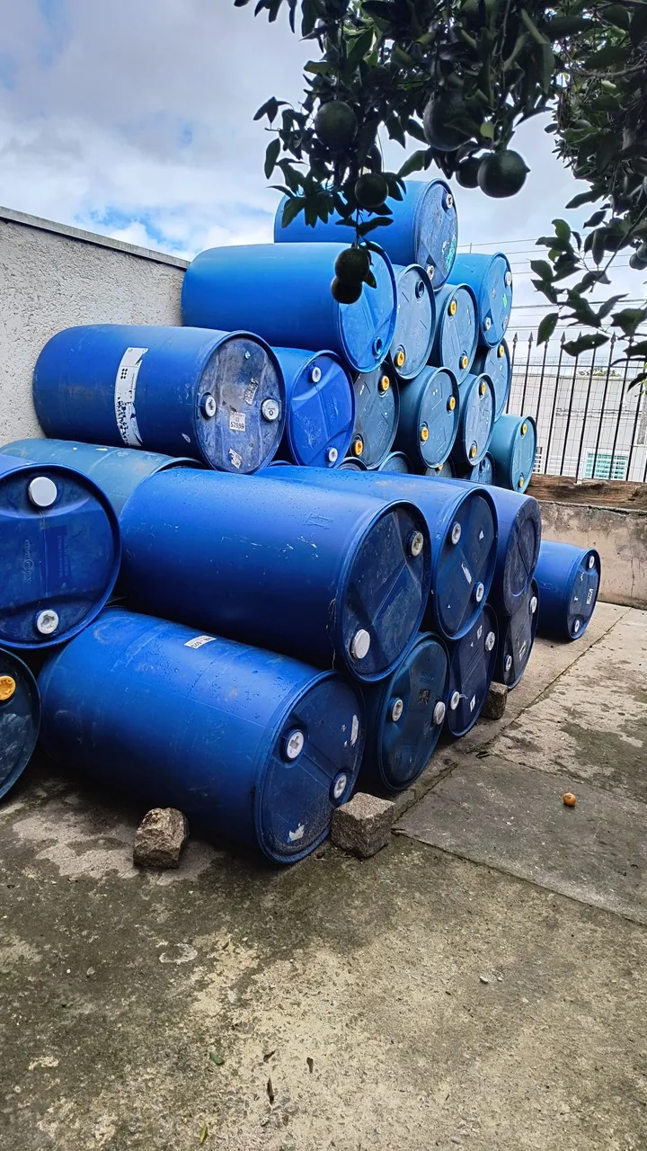 Tambores de plástico azul 200 litros Ideal para construção lixeira ou flutuante