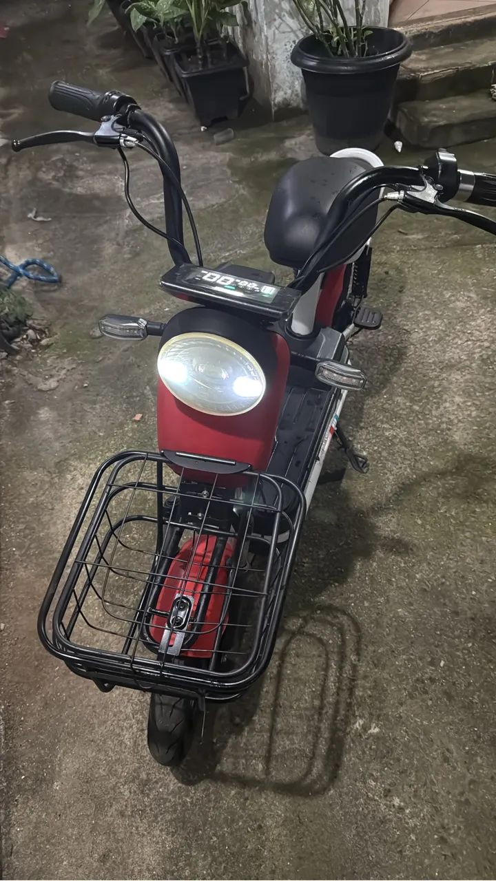 Electric motorcycle64167758532226121