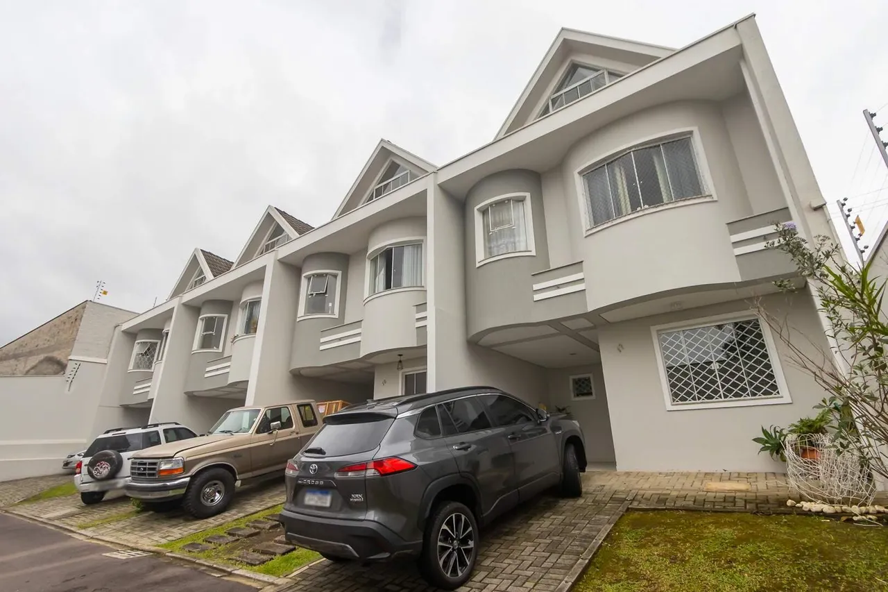 Sobrado triplex em condomínio com 4 quartos à venda no Bacacheri 169 m² | Ref. 406