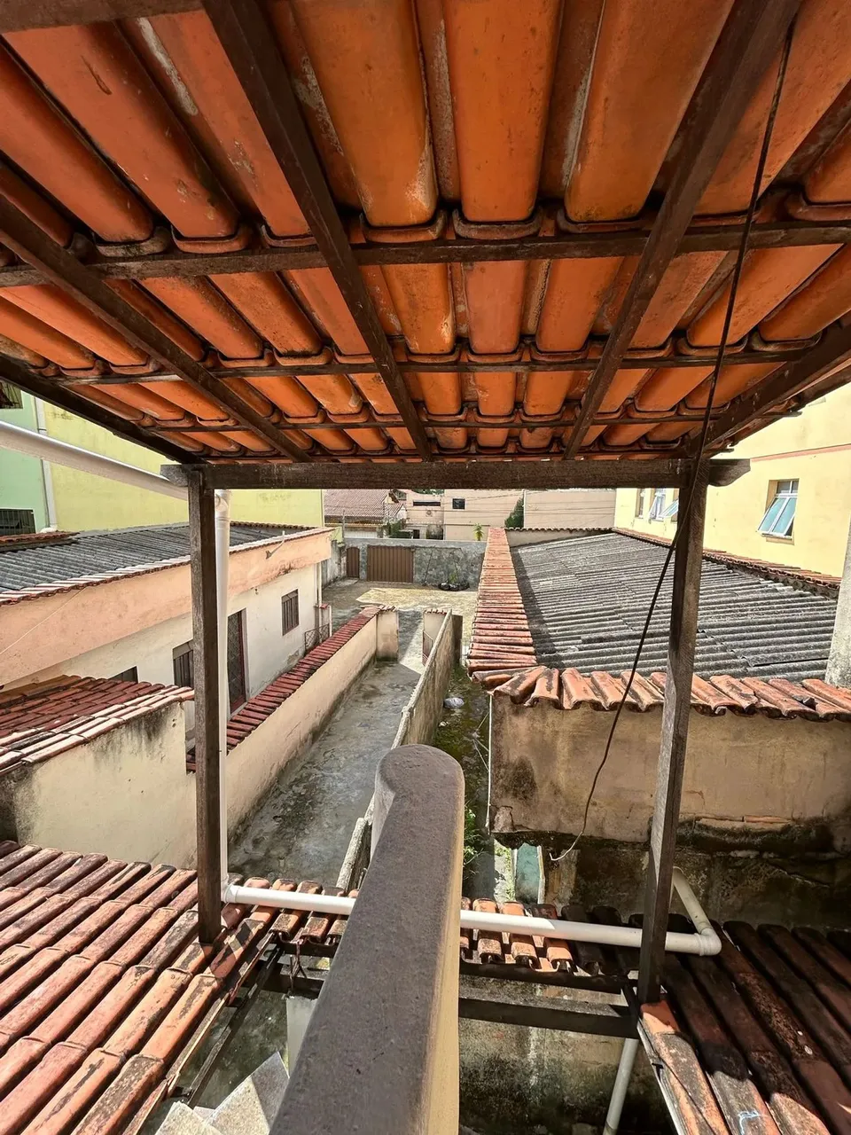 Casa com duas kitnets à venda bairro Coqueiros