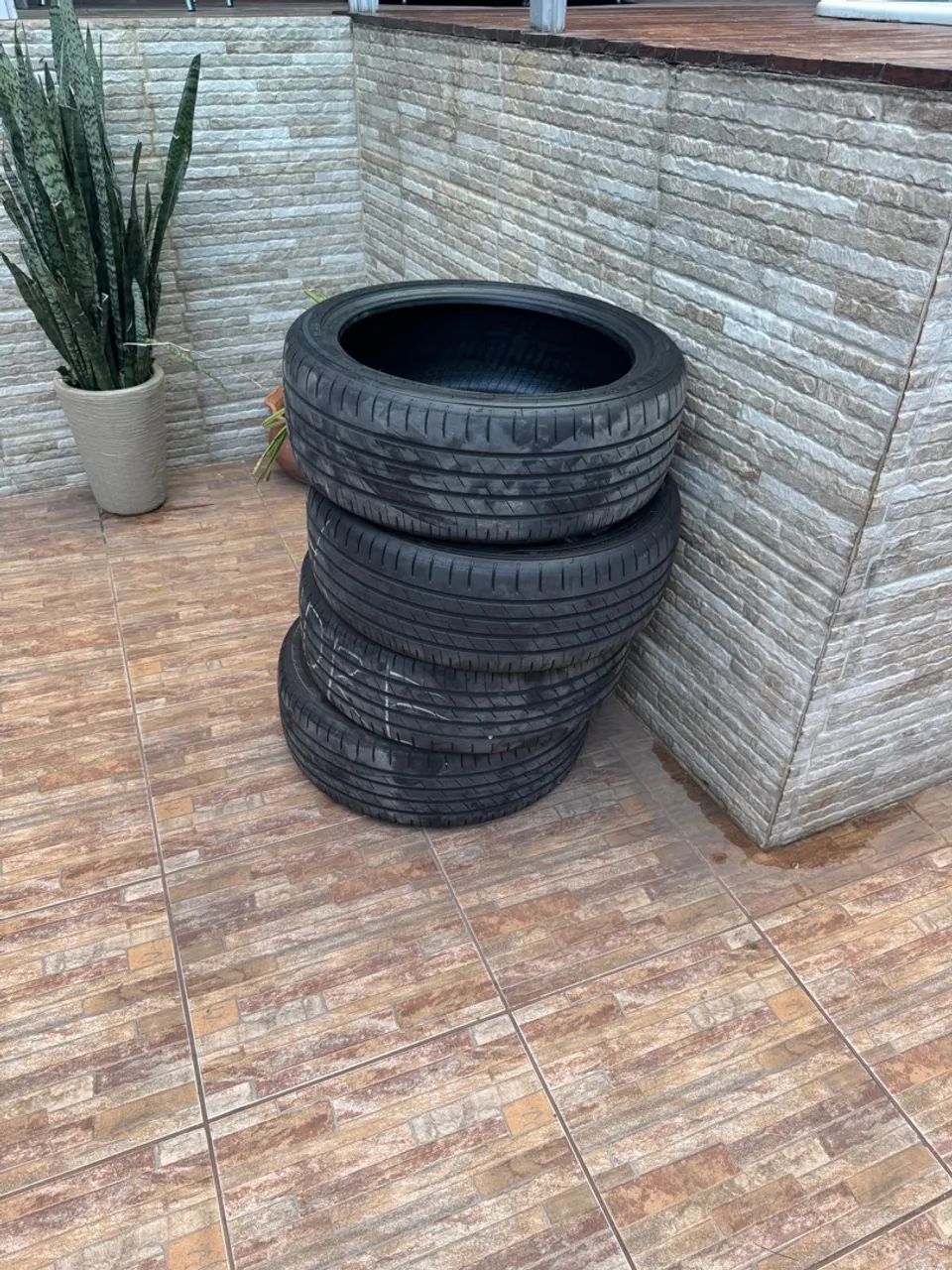 Pneu 205/45R18 Goodyear Eagle Touring - Semi-novo (7.000 km)