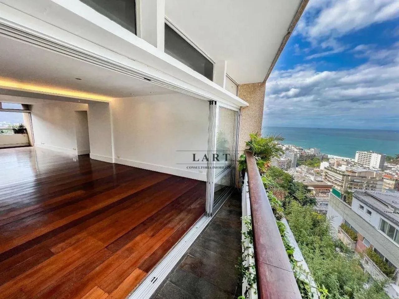 Apartamento com 3 dormitórios para alugar, 209 m² por R$ 20.477,00/mês - Leblon - Rio de J