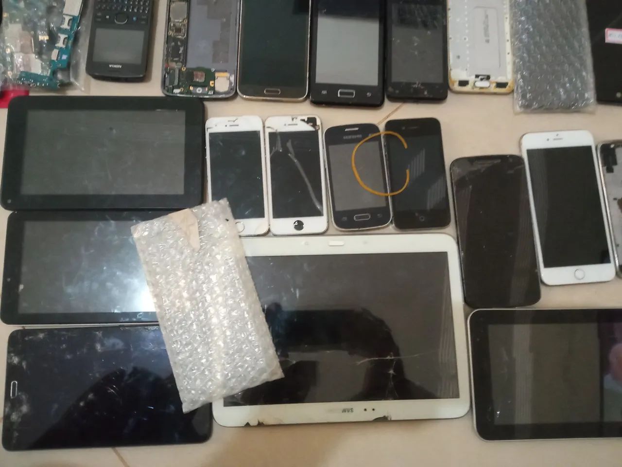 Peças de Celular - Diversas Marcas (25 carcaças de celulares) - Foto 4