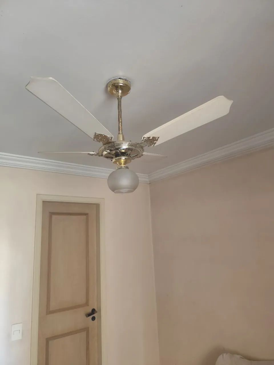 Ventilador de Teto Clássico com Luminária - Foto 2