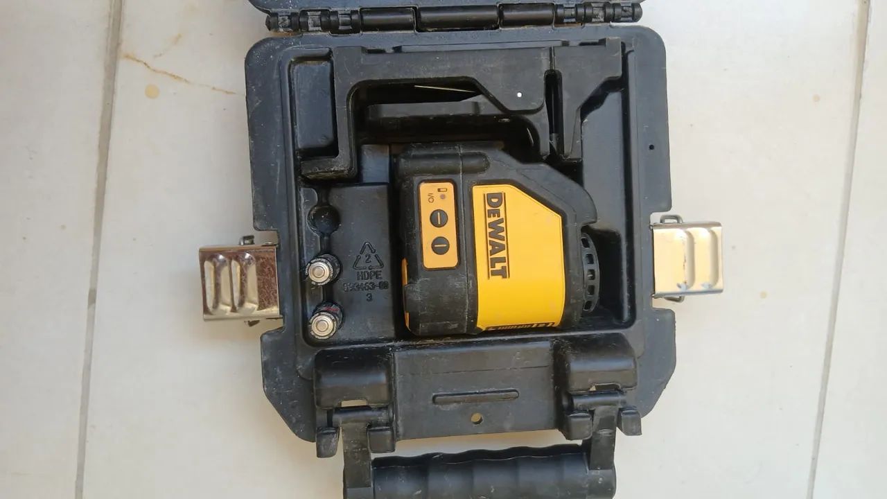 Nível a laser Dewalt profissional 4 meses uso 