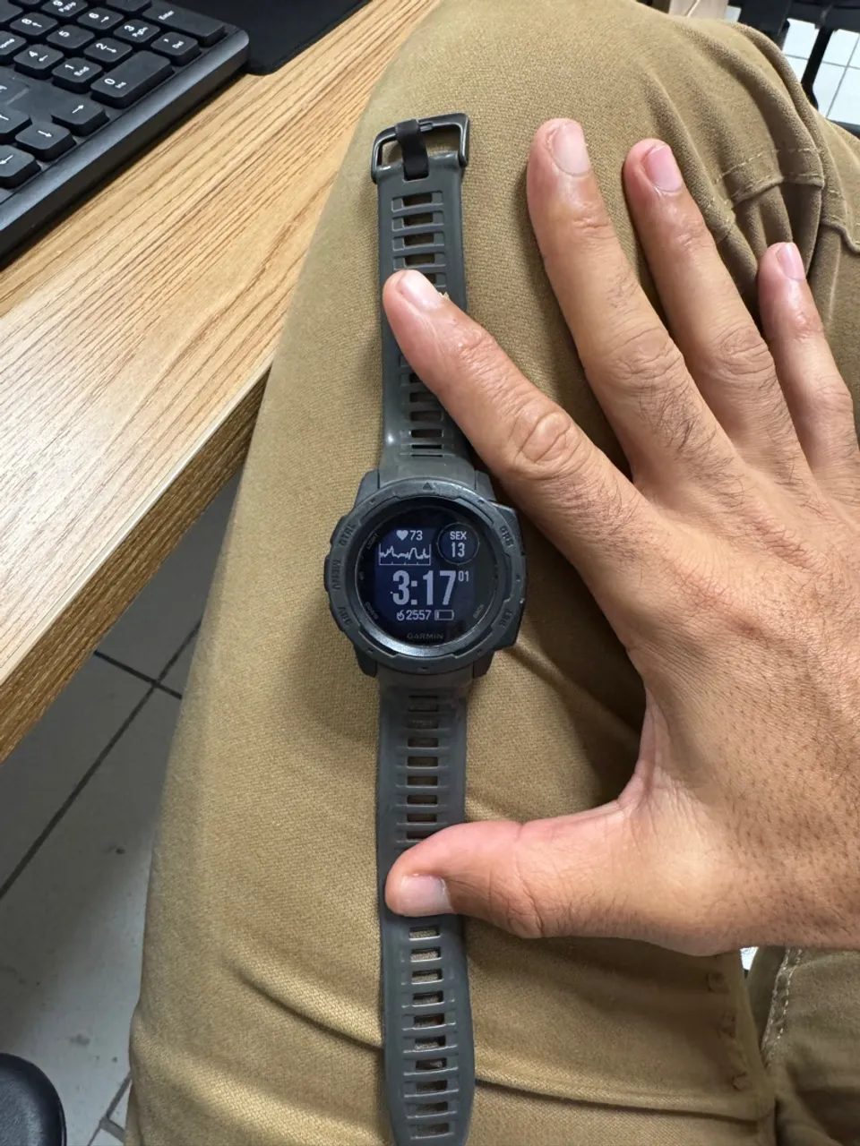 Relógio Garmin Instinct - Monitoramento Esportivo e Fitness