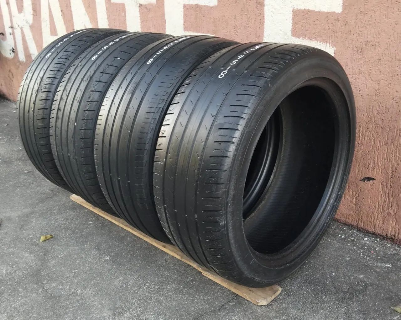 Jogo de pneu 235 45 aro 18 Goodyear - Foto 3