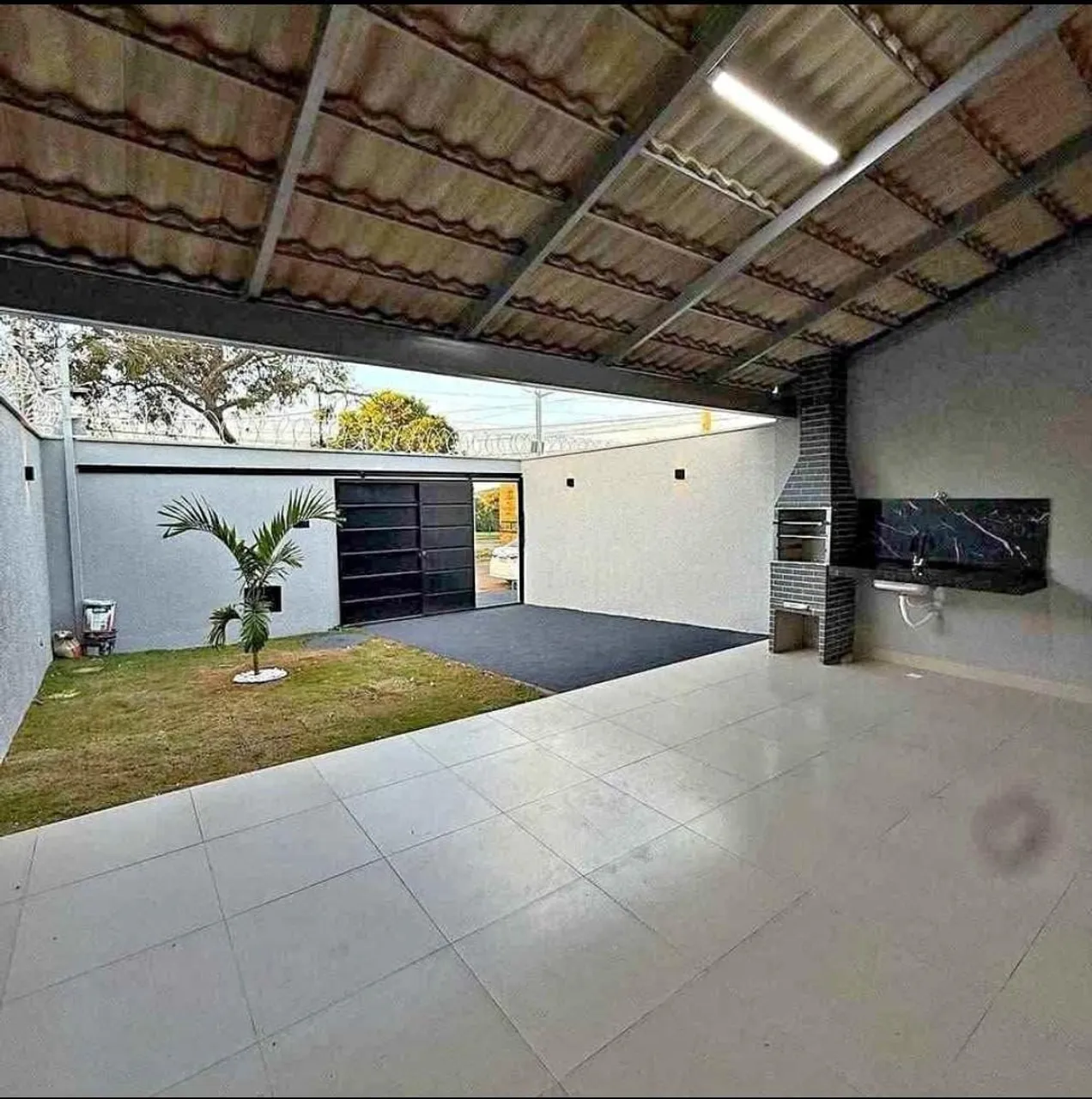 Vende-se uma casa